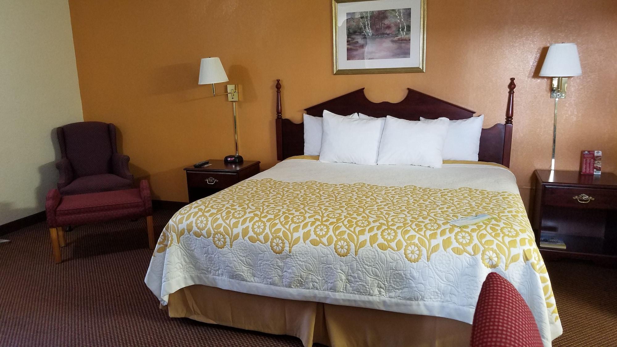 Days Inn By Wyndham Amherst Dış mekan fotoğraf