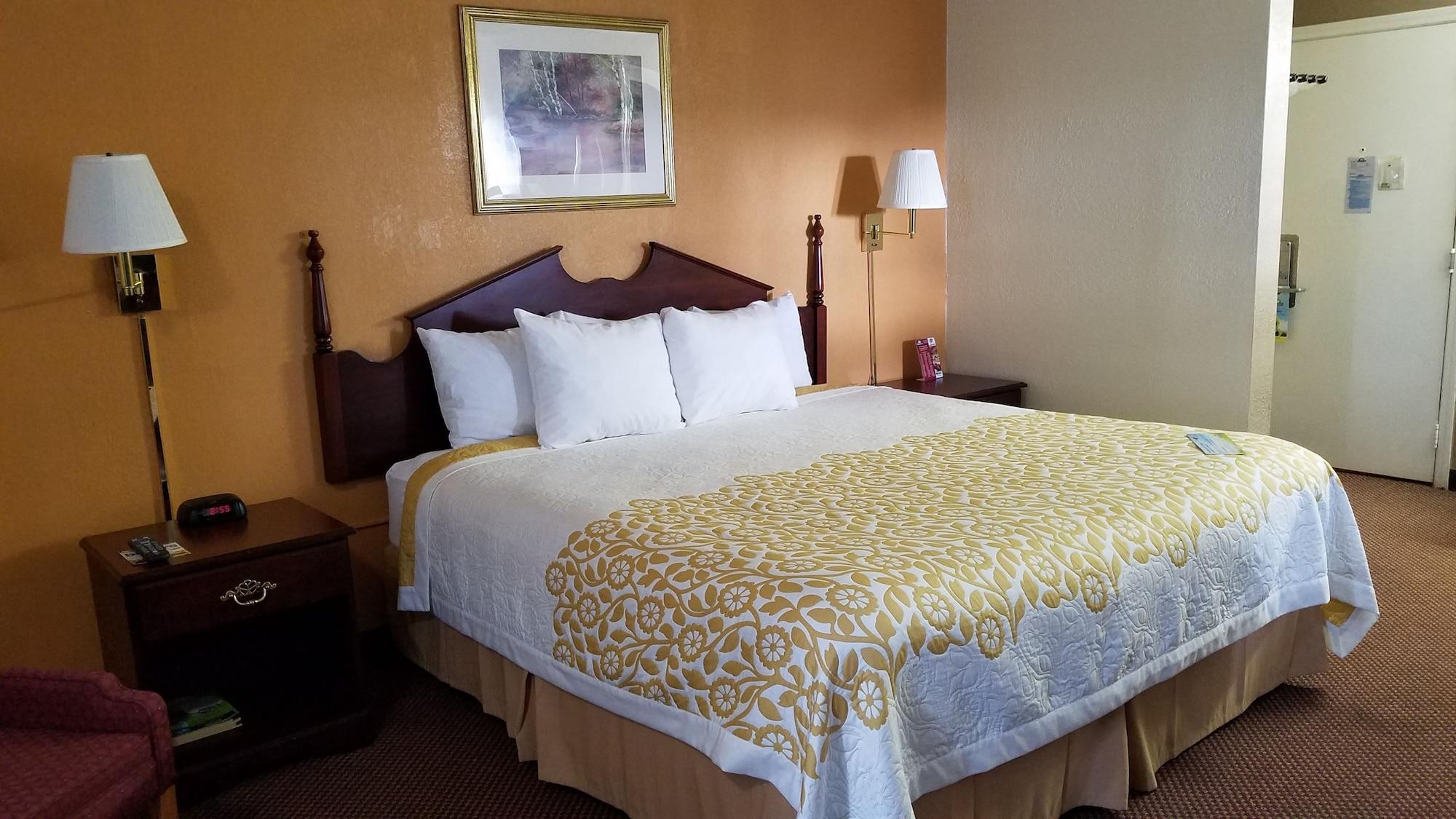 Days Inn By Wyndham Amherst Dış mekan fotoğraf