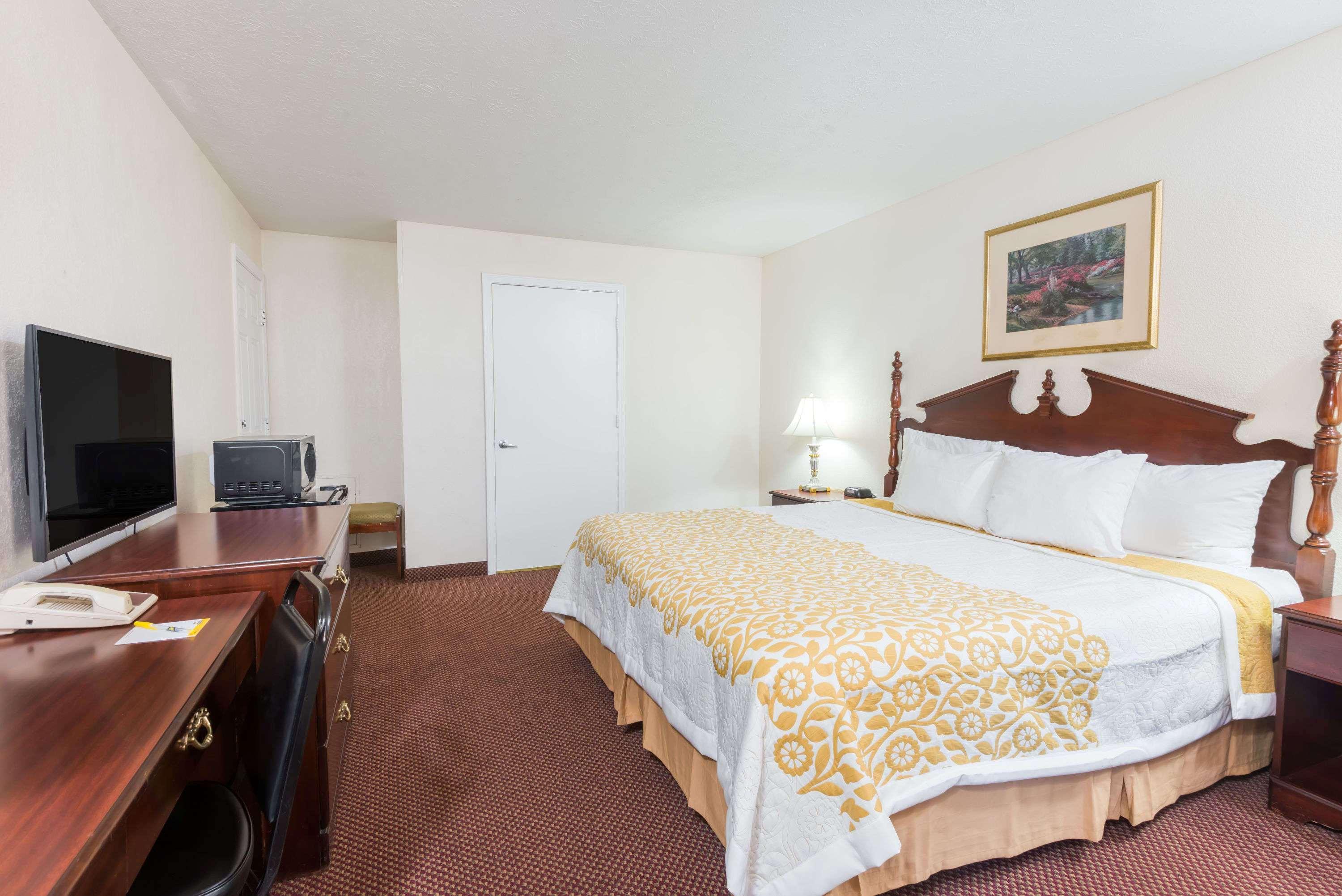 Days Inn By Wyndham Amherst Dış mekan fotoğraf