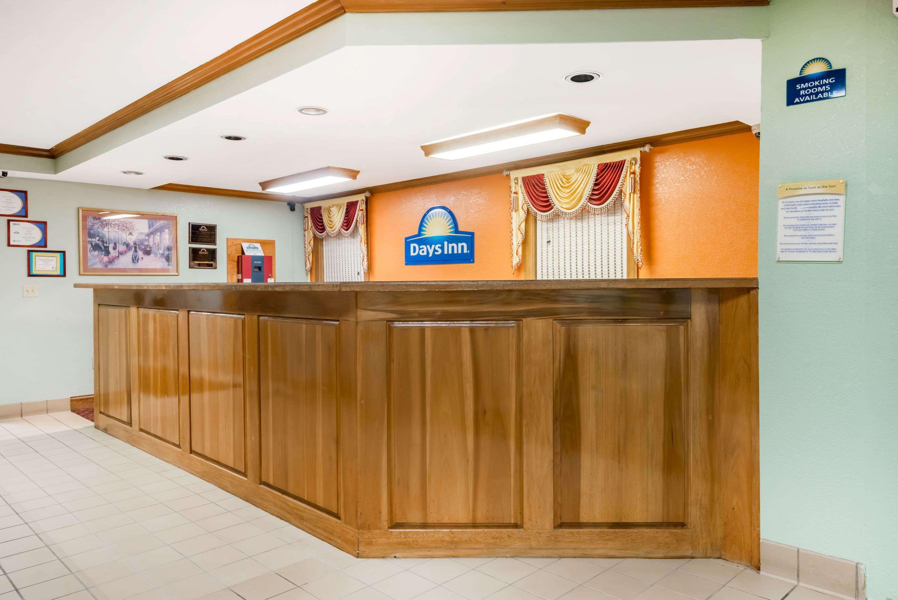 Days Inn By Wyndham Amherst Dış mekan fotoğraf